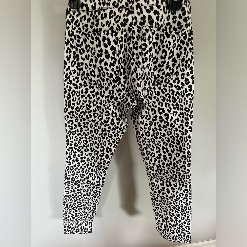 H & M high waisted ankle length black and white leopard print jeans. Size 28
